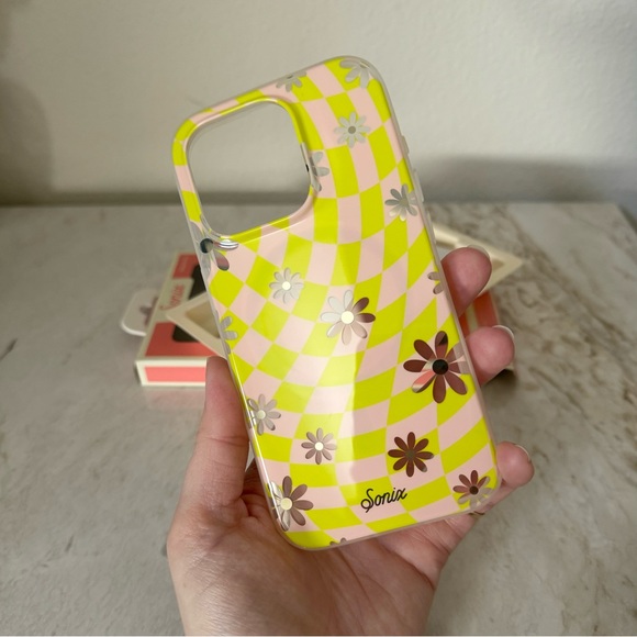 Sonix iPhone 15 Pro Case: Checkmate Daisy - Picture 6 of 8